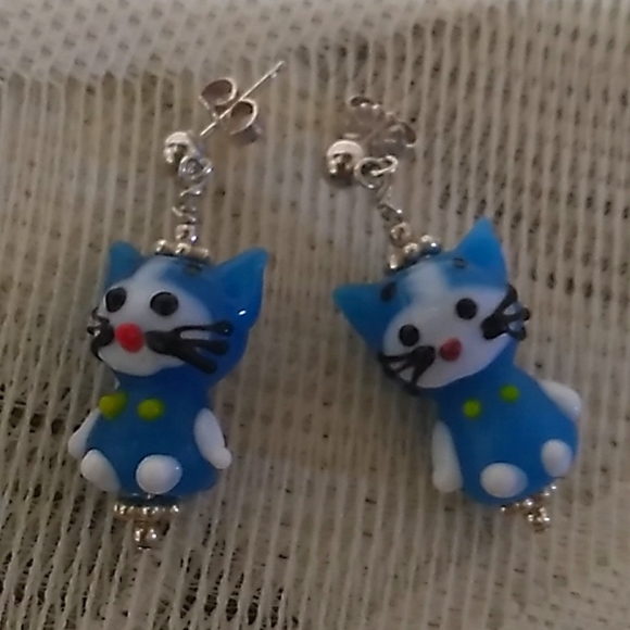 Cute Kitten Earrings - Picture 3 of 3